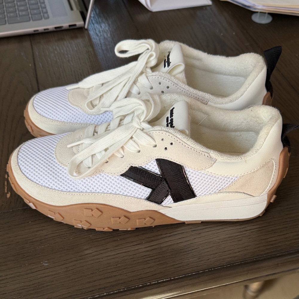 K As tennis shoes